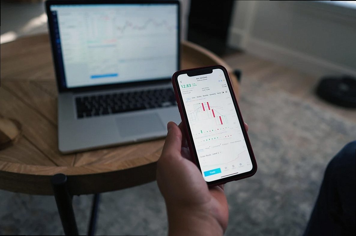 smartphone, hand, stocks, finance, stock trading, computer, wall street, investor, money, wealth, rich, equity, trader, 